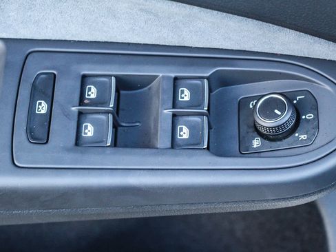 Used 2025 Volkswagen Golf w/ Euro Style Package image 19