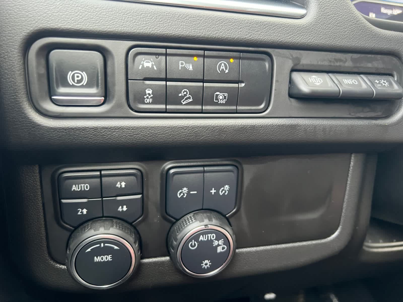 Used 2024 Chevrolet Tahoe High Country AWD/4WD image 14