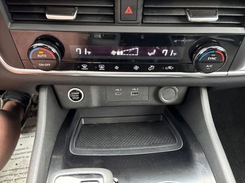 Used 2023 Nissan Rogue SV image 22