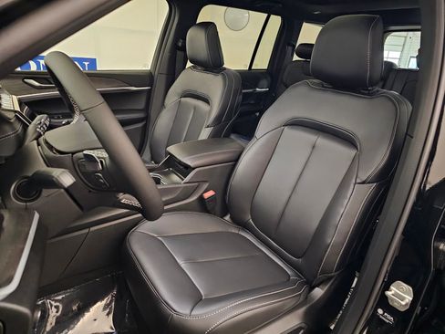 New 2025 Jeep Grand Cherokee Limited image 13