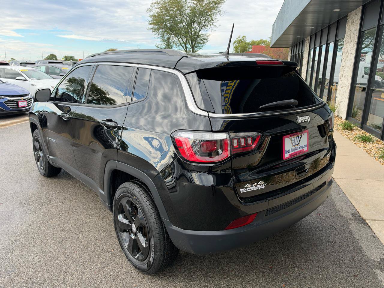 Used 2018 Jeep Compass Latitude w/ Cold Weather Group AWD/4WD image 5