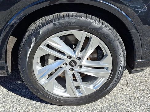 Used 2023 Audi Q7 3.0T Premium w/ Convenience Package AWD/4WD image 8