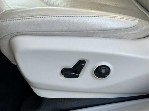 Used 2021 Chrysler Pacifica Touring-L image 34