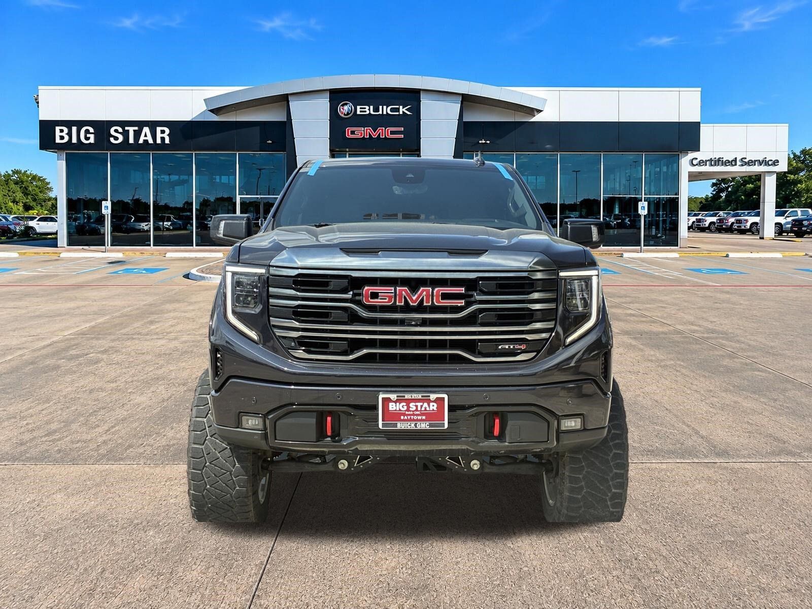 Used 2023 GMC Sierra 1500 AT4 w/ AT4 Premium Package AWD/4WD image 3