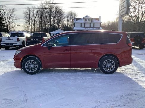 New 2026 Chrysler Pacifica Limited image 4