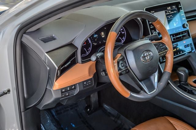 Used 2019 Toyota Avalon Limited FWD image 37