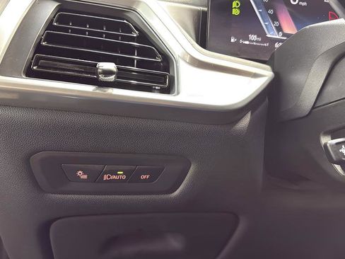 Used 2024 BMW X5 xDrive40i w/ Premium Package image 16