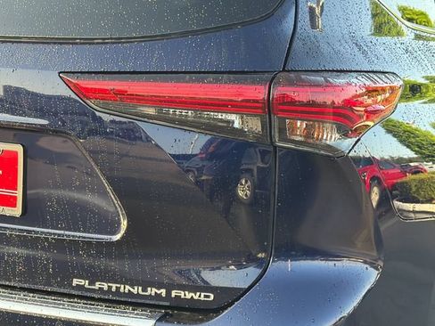 Used 2021 Toyota Highlander Platinum AWD/4WD image 32