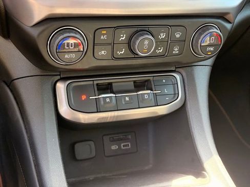 Used 2022 GMC Acadia AT4 w/ Technology Package AWD/4WD image 23