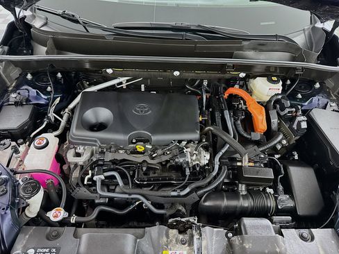 Certified 2024 Toyota Venza LE image 10