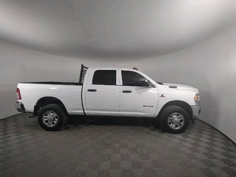Used 2022 RAM 2500 Tradesman w/ Chrome Appearance Group AWD/4WD image 9