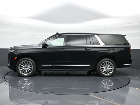 Used 2023 Cadillac Escalade ESV Premium Luxury AWD/4WD image 3