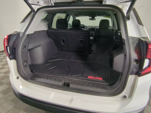 Used 2023 GMC Terrain SLE w/ Driver Convenience Package image 7