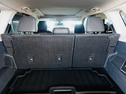 Used 2021 Nissan Rogue Platinum image 5