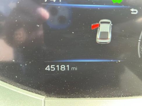 Used 2024 Toyota Prius LE FWD image 7
