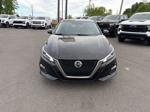 Used 2019 Nissan Altima 2.5 SR FWD image 8