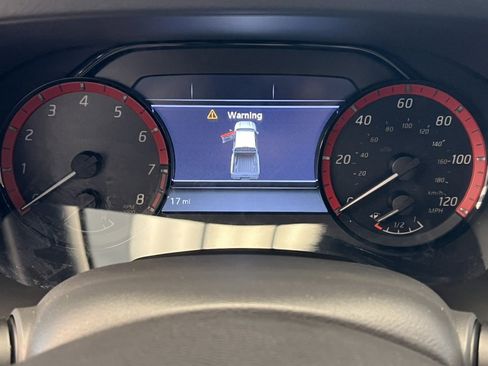 Used 2025 Nissan Frontier PRO-4X image 19