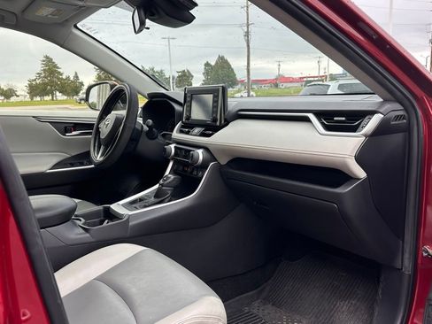 Used 2021 Toyota RAV4 XLE Premium AWD/4WD image 17
