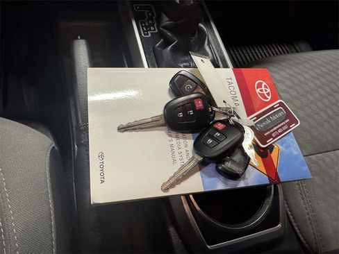 Used 2022 Toyota Tacoma SR5 image 32