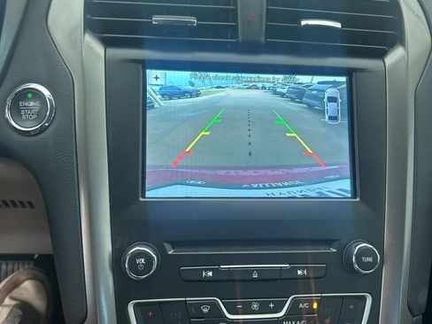 Used 2018 Ford Fusion SE w/ Fusion SE Technology Package FWD image 9