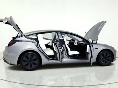 Used 2025 Tesla Model 3 Long Range RWD image 19