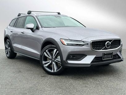 New 2026 Volvo V60 B5 Cross Country Plus w/ Climate Package