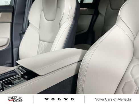 New 2025 Volvo XC90 B6 Core w/ Climate Package image 23