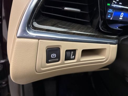 Used 2018 Cadillac XT5 AWD image 27