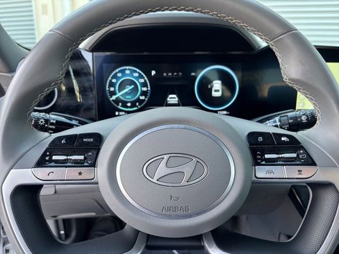 Used 2025 Hyundai Elantra SEL image 28