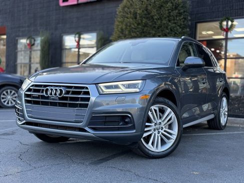 Used 2019 Audi Q5 Prestige w/ Prestige Package image 2