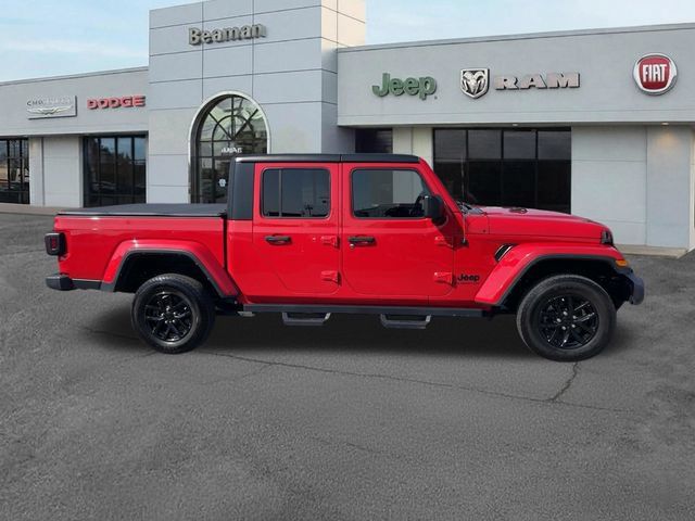 Used 2022 Jeep Gladiator Sport AWD/4WD image 2