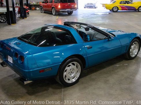 Used 1994 Chevrolet Corvette Coupe RWD image 8
