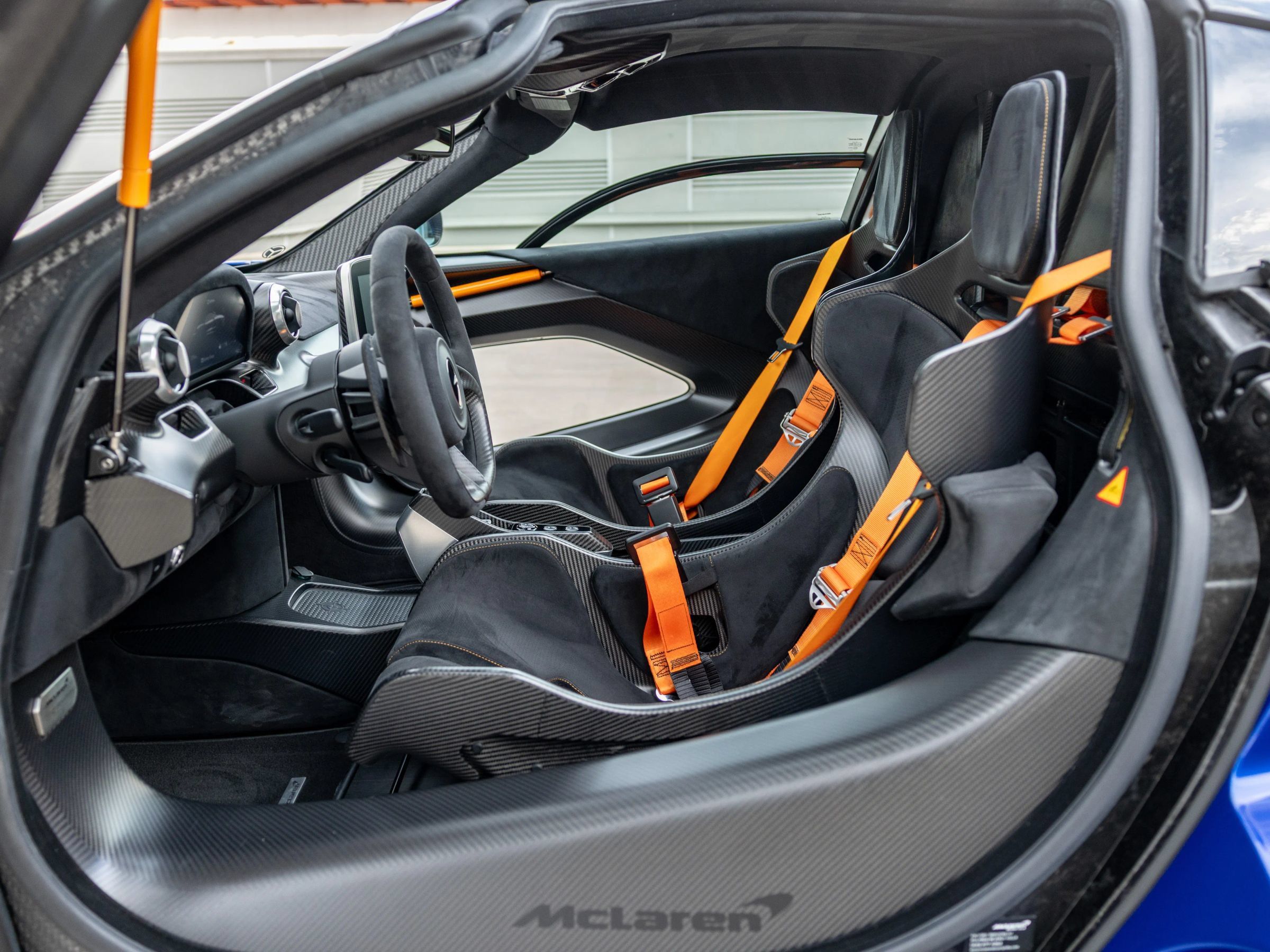 Used 2019 McLaren Senna RWD image 11
