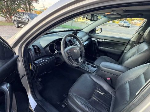 Used 2013 Kia Sorento EX w/ EX V6 Premium Pkg AWD/4WD image 9