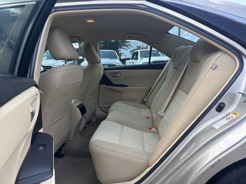 Used 2015 Toyota Camry LE FWD image 19