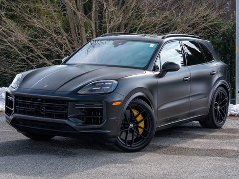 Certified 2025 Porsche Cayenne Turbo image 1