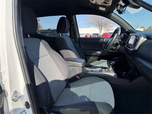 Used 2022 Toyota Tacoma TRD Off-Road image 27