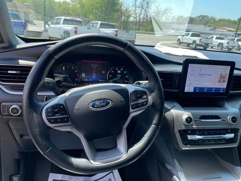 Used 2021 Ford Explorer XLT w/ Equipment Group 202A AWD/4WD image 18