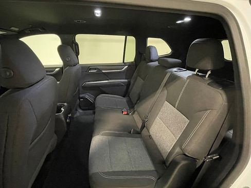 Used 2025 GMC Acadia Elevation image 22