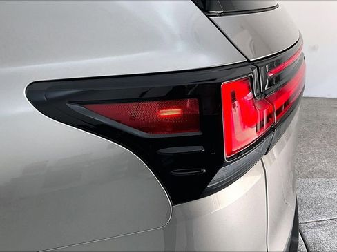 Used 2025 Lexus LX 700h F Sport image 41