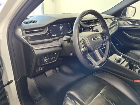Used 2023 Jeep Grand Cherokee Overland w/ Advanced Protech Group III AWD/4WD image 8