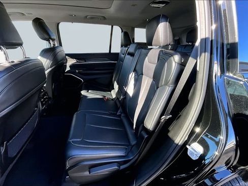 Used 2022 Jeep Grand Cherokee L Limited w/ Luxury Tech Group II image 16