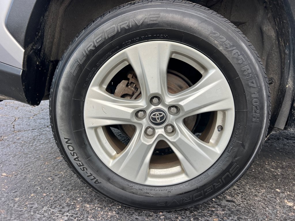 Used 2021 Toyota RAV4 XLE AWD/4WD image 41