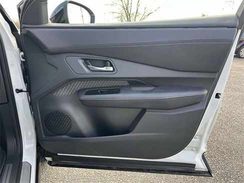 Used 2023 Nissan Ariya AWD image 10