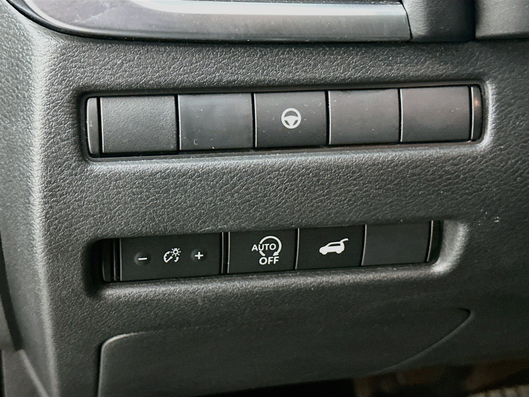 Used 2025 Nissan Rogue SV FWD image 17