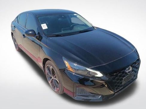 Used 2023 Nissan Altima 2.5 SR AWD/4WD image 3