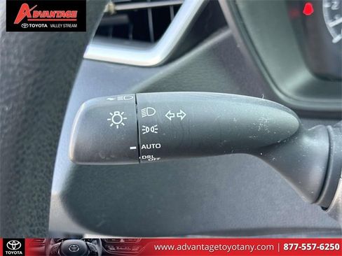 Used 2020 Toyota Corolla LE image 28
