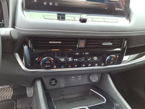 Certified 2025 Nissan Rogue SL w/ SL Premium Package FWD image 12