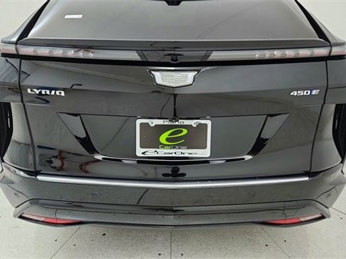 Used 2025 Cadillac Lyriq Luxury image 11