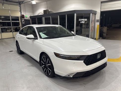 Used 2024 Honda Accord Touring image 3